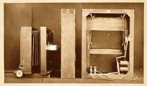 Eadweard Muybridge'in 'Hayvan Hareketi' serisini çekmek için kullandığı elektro deklanşörün kamerası ve arkası, c.1881 by Eadweard Muybridge